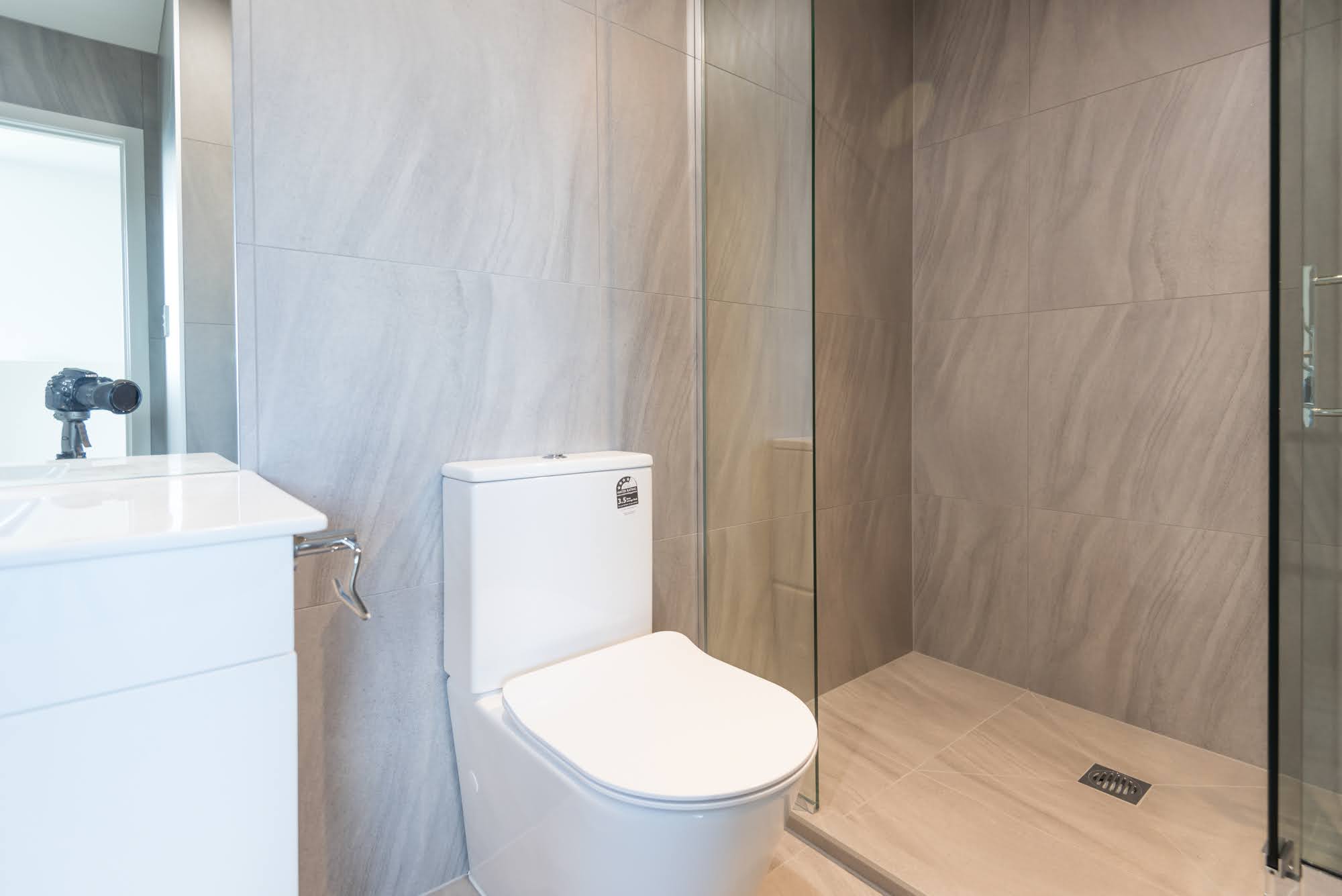 Russell Terraces bathroom